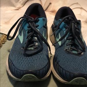 Used sneakers by brooks size 11